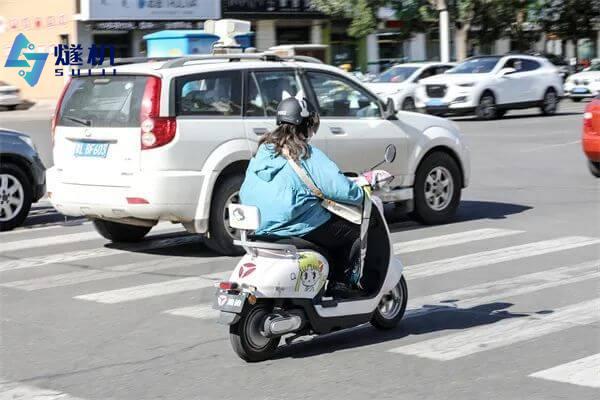 骑电动车不戴头盔识别系统