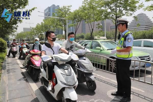 骑车不戴头盔自动识别抓拍预警